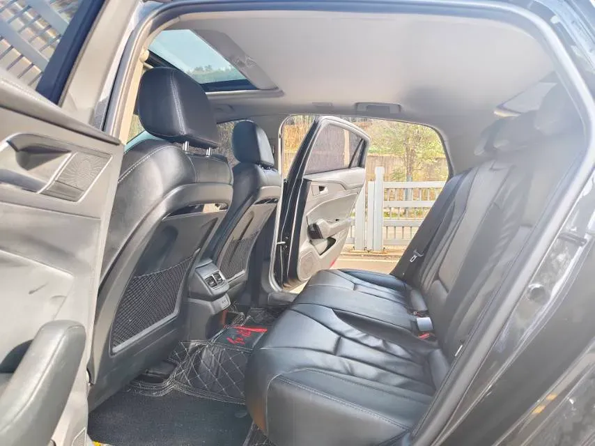 2020 HongQi H5 1.5T 169HP L4 7DCT,autocango,china used car exporter,china ev exporter,chinese used car exporter,chinese used ev exporter