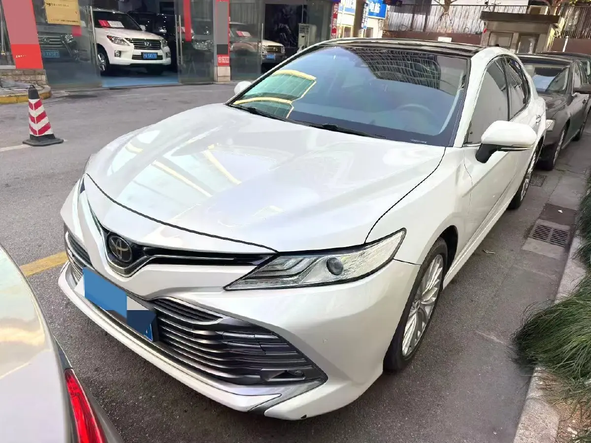 2019 Toyota Camry 2.5L 209HP L4 8AT