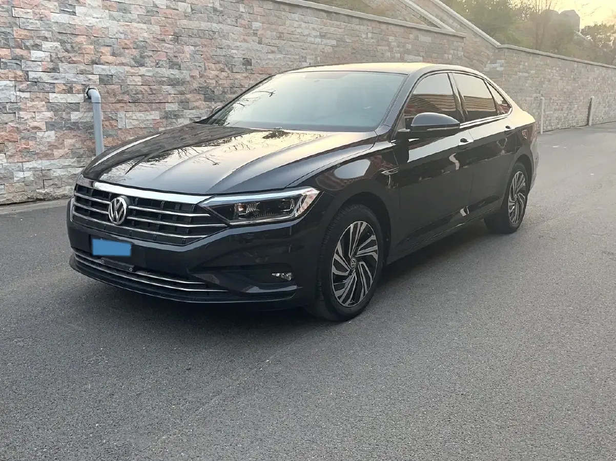 2021 Volkswagen Sagitar 1.2T 116HP L4 7DCT