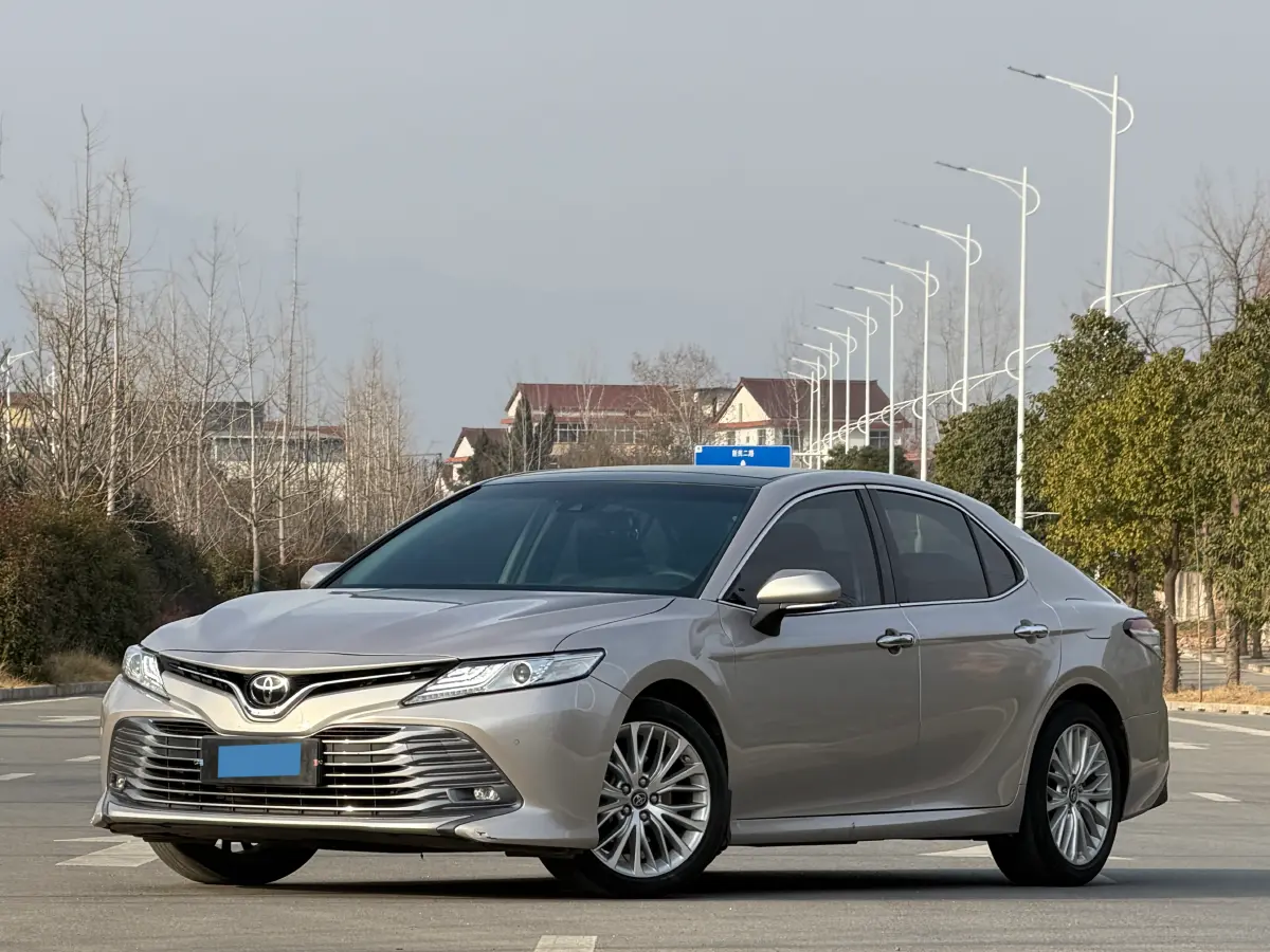 2019 Toyota Camry 2.5L 209HP L4 8AT