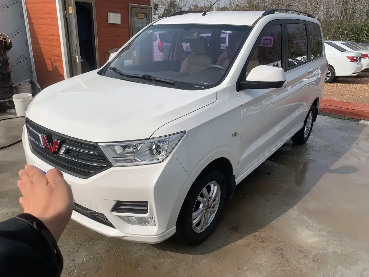 2021 WuLing HongGuang 1.5L 99HP L4 6MT