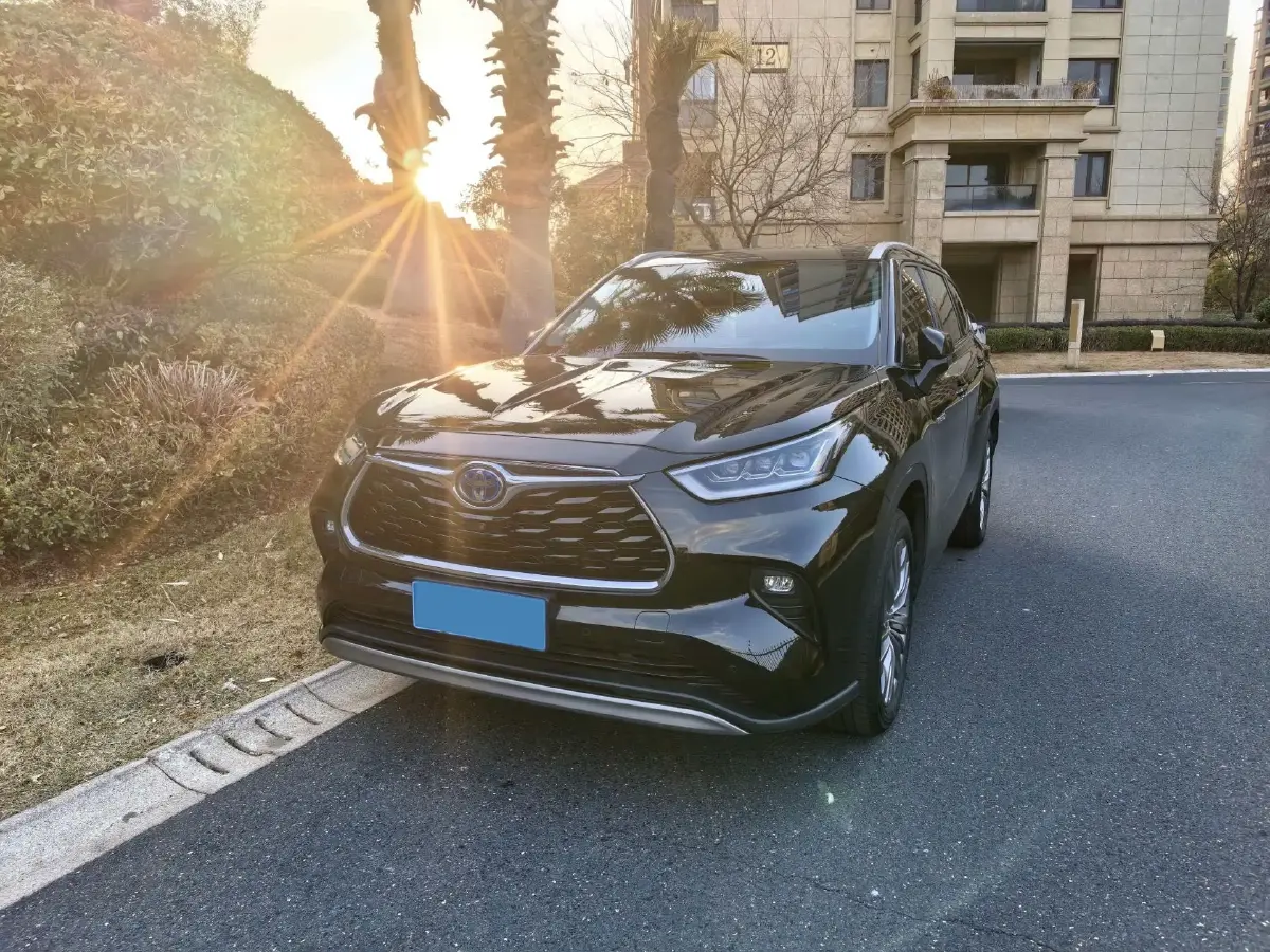 2022 Toyota Highlander 2.5L 192HP L4 E-CVT Hybrid