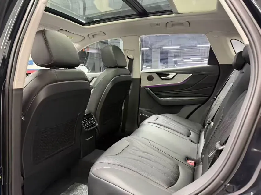 2025 HongQi HS5 2.0T 252HP L4 8AT,autocango,china used car exporter,china ev exporter,chinese used car exporter,chinese used ev exporter