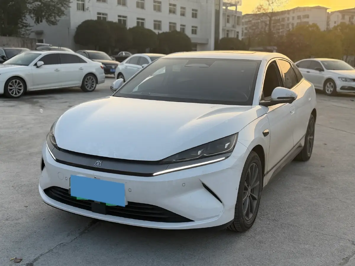 2025 BYD QinL BEV