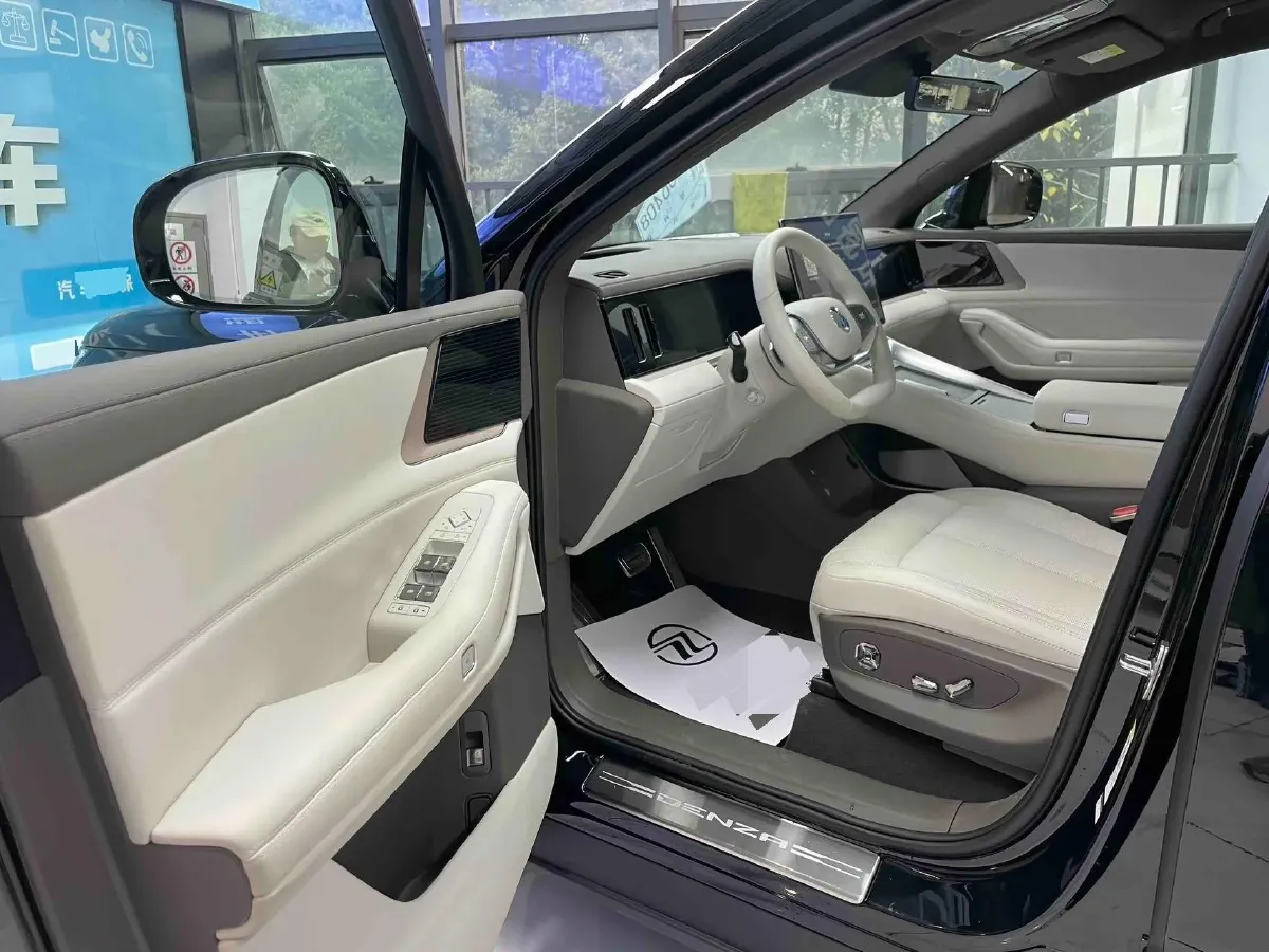 2025 Denza DenzaN8L 2.0T 207HP L4 E-CVT PHEV,autocango,china used car exporter,china ev exporter,chinese used car exporter,chinese used ev exporter