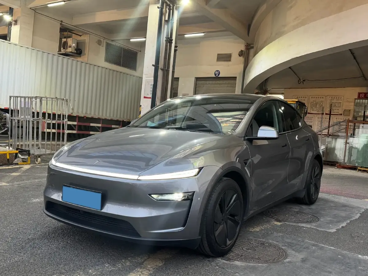 2025 Tesla Model Y BEV 62.5KWH