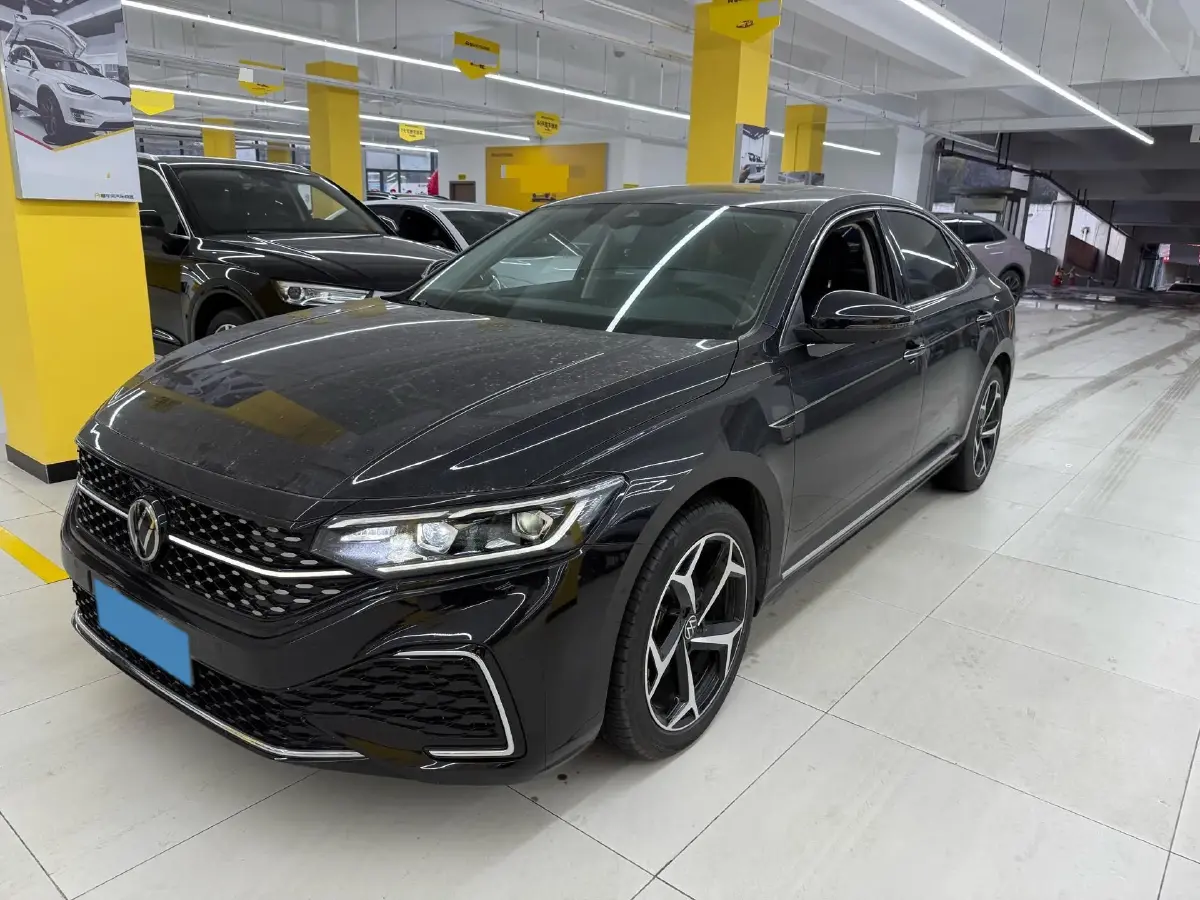 2024 Volkswagen Passat 2.0T 220HP L4 7DCT