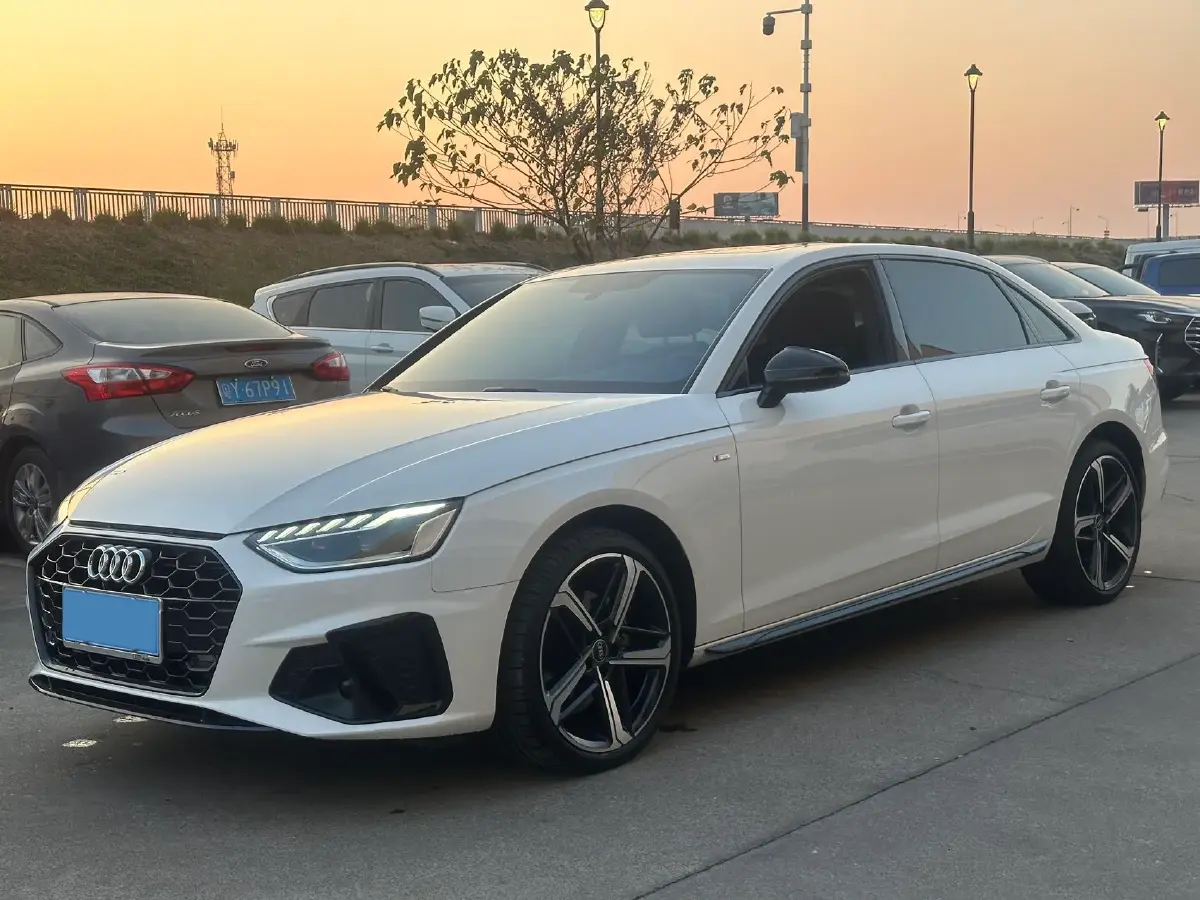 2024 Audi A4L 2.0T 190HP L4 7DCT