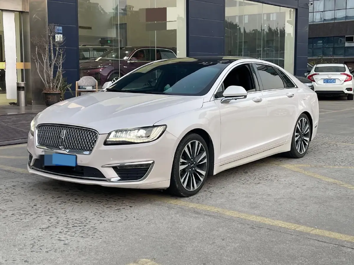 2018 Lincoln MKZ 2.0L 137HP L4 E-CVT Hybrid