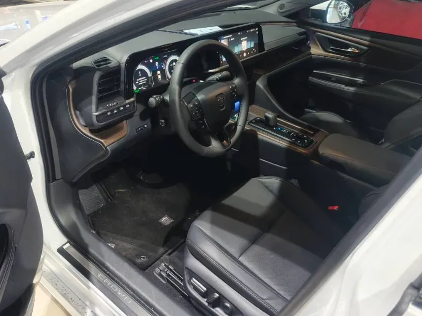 2024 Toyota Crown 2.5L 185HP L4 E-CVT Hybrid,autocango,china used car exporter,china ev exporter,chinese used car exporter,chinese used ev exporter