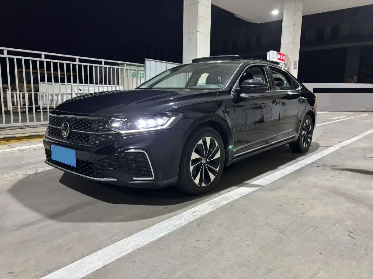 2023 Volkswagen Passat 2.0T 186HP L4 7DCT
