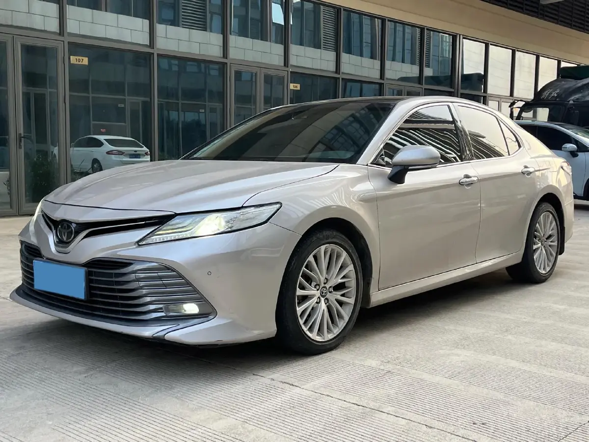 2019 Toyota Camry 2.5L 209HP L4 8AT