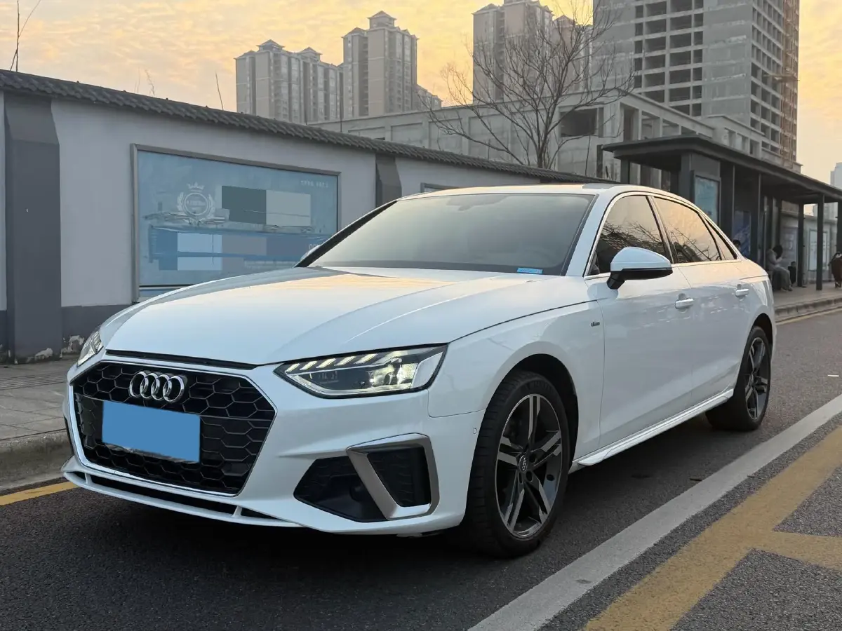 2022 Audi A4L 2.0T 190HP L4 7DCT