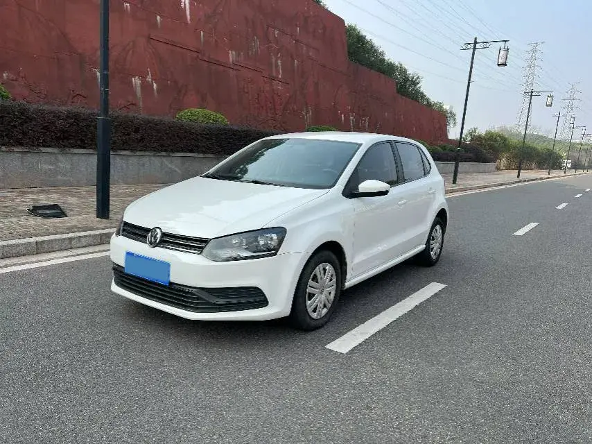 2016 Volkswagen Polo 1.4L 90HP L4 6AT