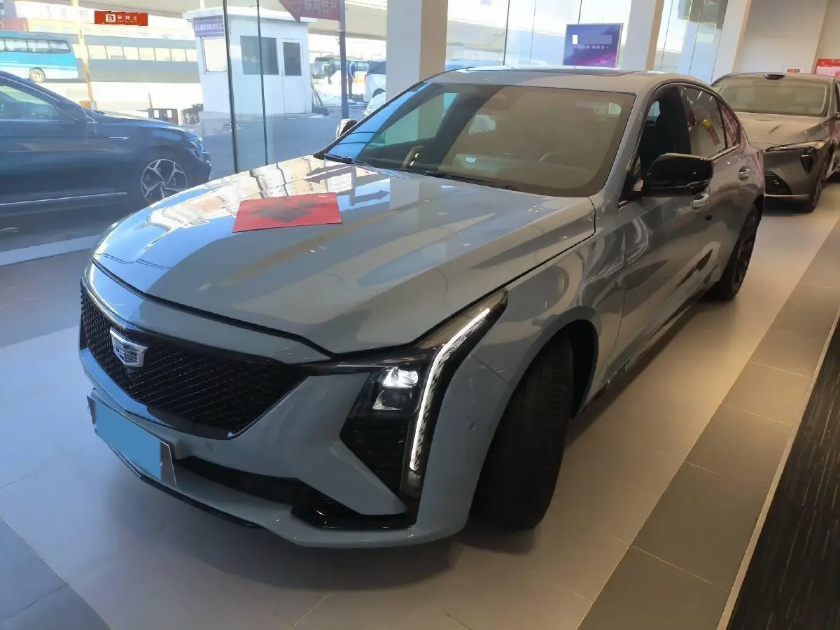 2025 Cadillac CT5 2.0T 237HP L4 10AT