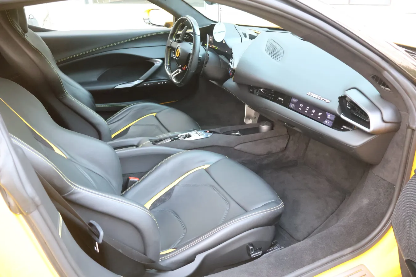 2021 Ferrari 296 3.0T 663HP V6 8DCT PHEV 7.45KWH,autocango,china used car exporter,china ev exporter,chinese used car exporter,chinese used ev exporter