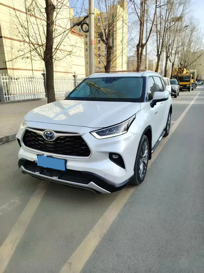 2023 Toyota Highlander 2.5L 189HP L4 E-CVT Hybrid