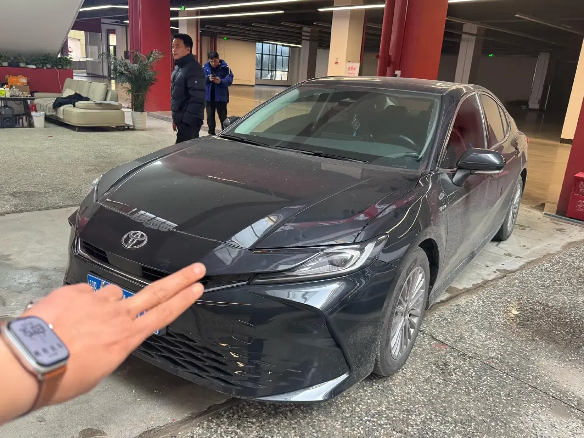 2025 Toyota Camry 2.0L 152HP L4 E-CVT Hybrid