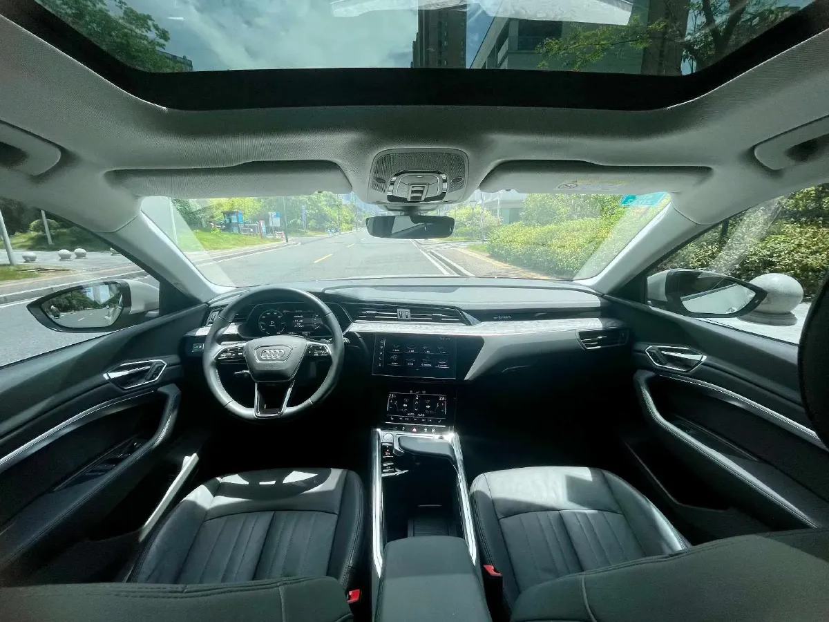 2019 Audi e-tron 2AT BEV 95KWH,autocango,china used car exporter,china ev exporter,chinese used car exporter,chinese used ev exporter