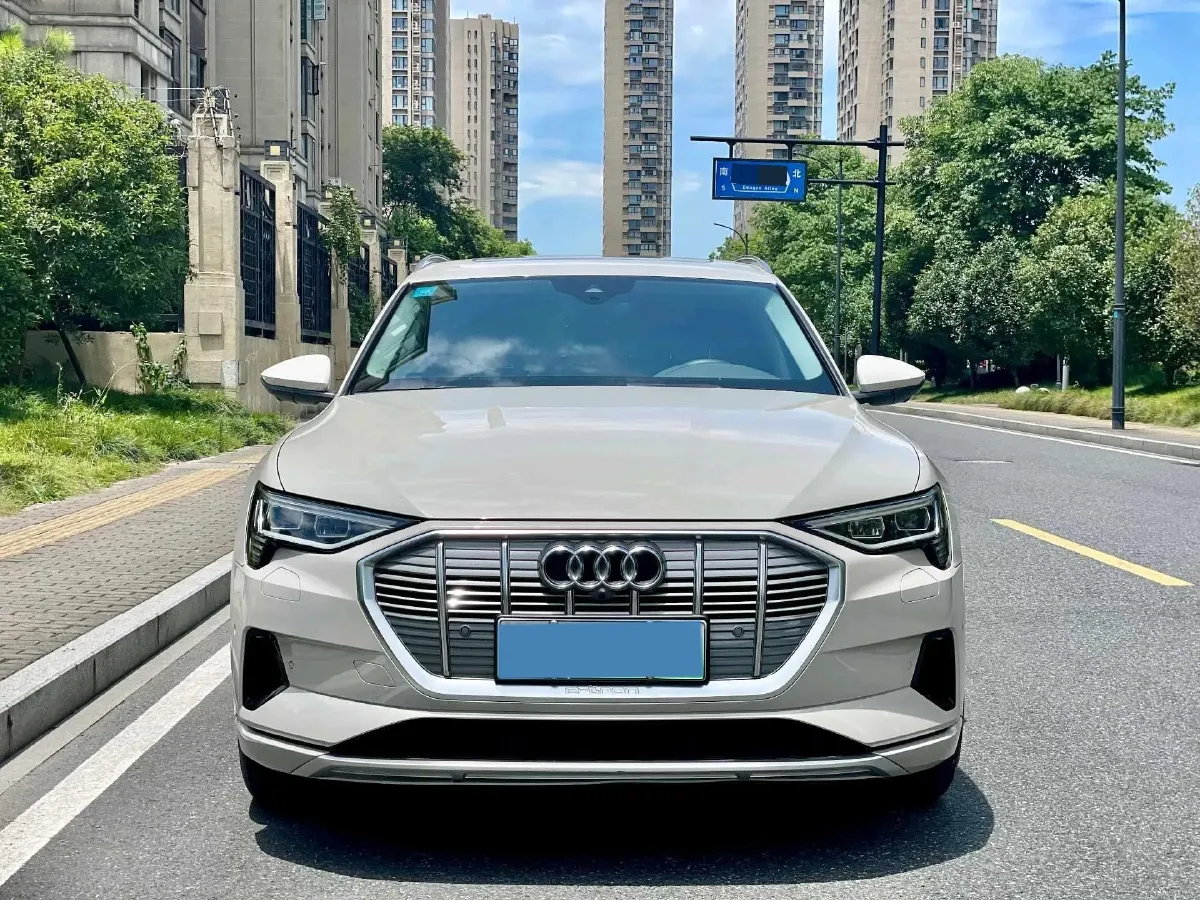 2019 Audi e-tron 2AT BEV 95KWH,autocango,china used car exporter,china ev exporter,chinese used car exporter,chinese used ev exporter