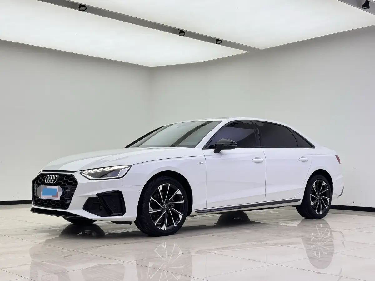 2022 Audi A4L 2.0T 190HP L4 7DCT