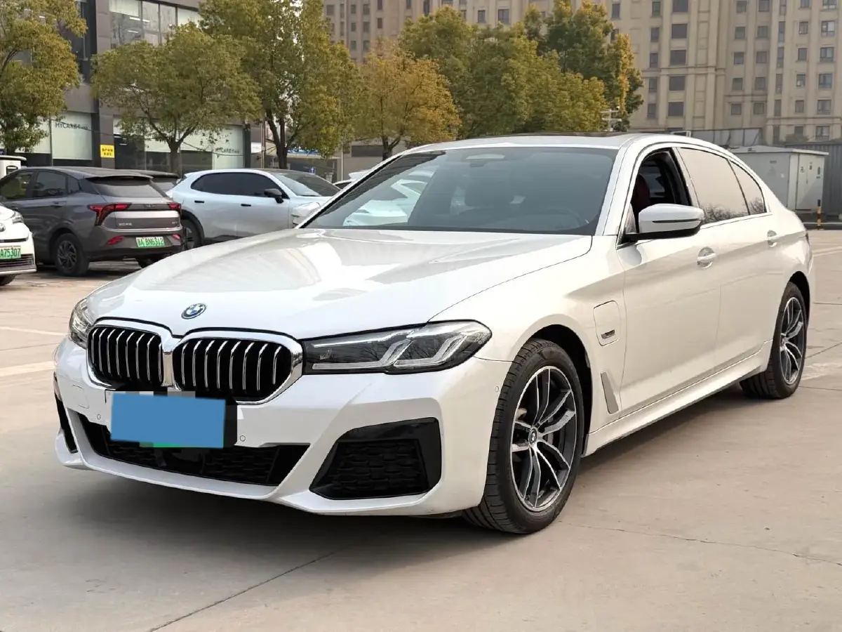 2022 BMW 5 Series 2.0T 184HP L4 8AT PHEV 17.7KWH