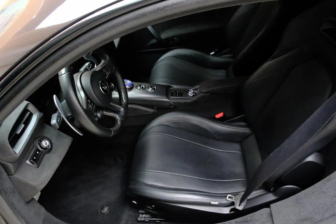 2020 Maserati MC20 3.0T 630HP V6 8DCT,autocango,china used car exporter,china ev exporter,chinese used car exporter,chinese used ev exporter