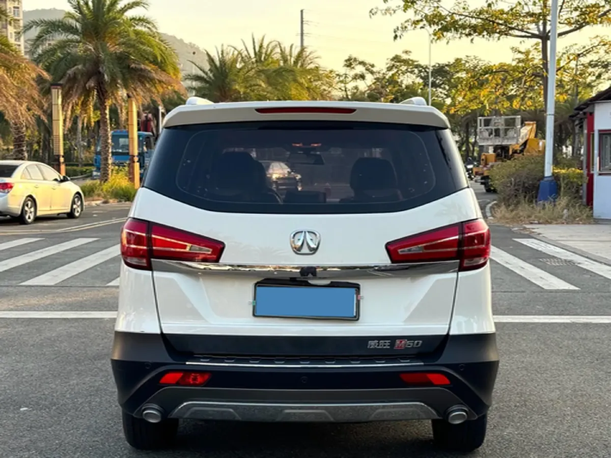 2017 BAIC WeiWang M60 1.5L 116HP L4 5MT,autocango,china used car exporter,china ev exporter,chinese used car exporter,chinese used ev exporter