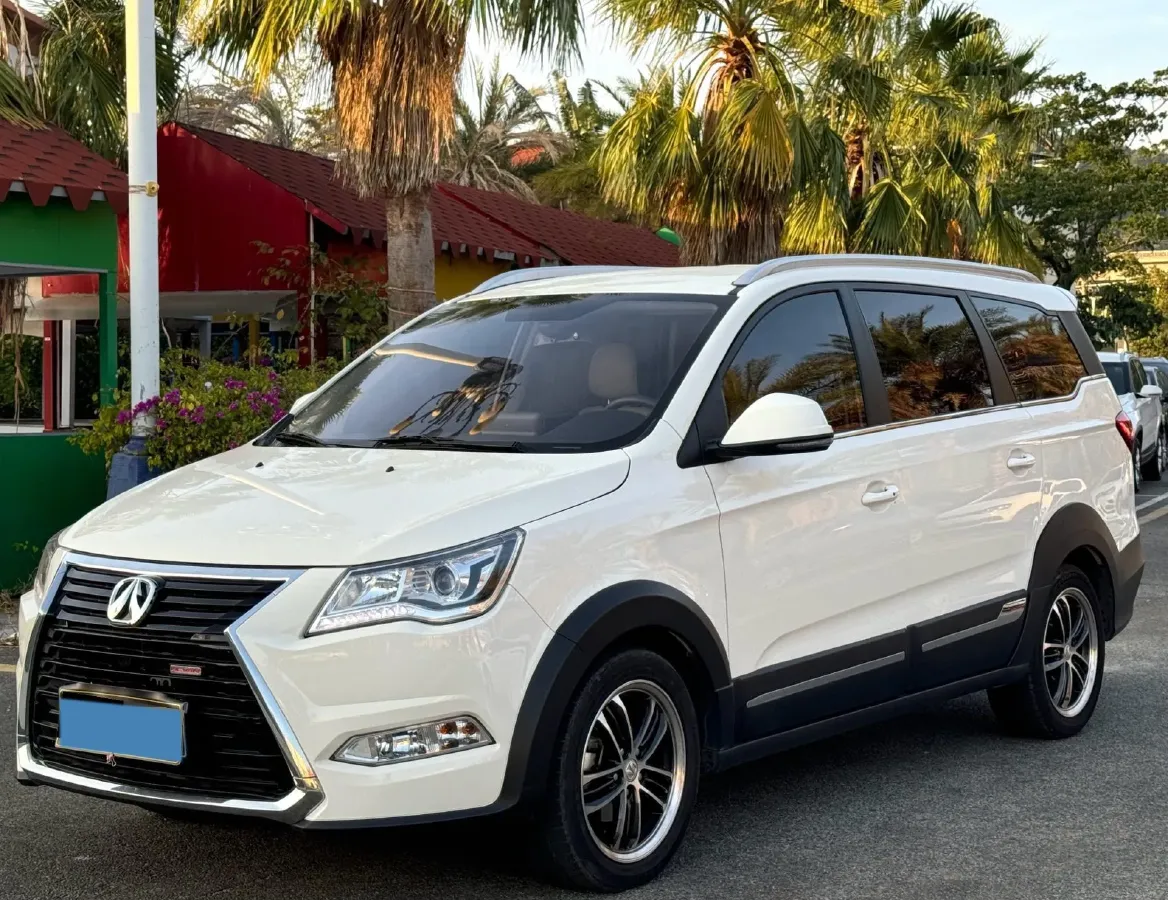 2017 BAIC WeiWang M60 1.5L 116HP L4 5MT,autocango,china used car exporter,china ev exporter,chinese used car exporter,chinese used ev exporter