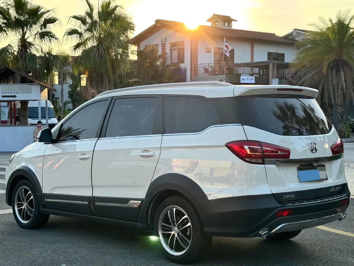 2017 BAIC WeiWang M60 1.5L 116HP L4 5MT,autocango,china used car exporter,china ev exporter,chinese used car exporter,chinese used ev exporter