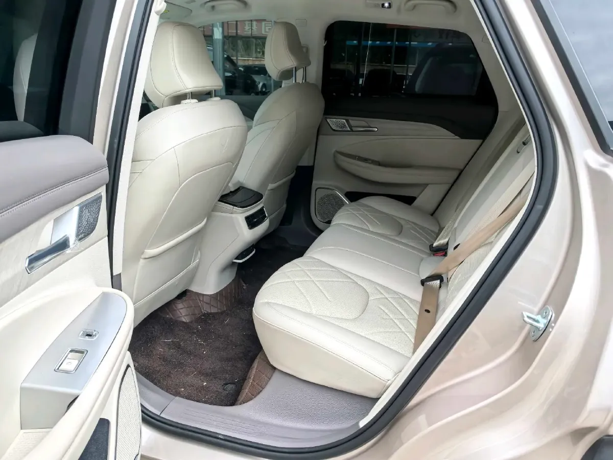 2025 ARCFOX αT6 BEV,autocango,china used car exporter,china ev exporter,chinese used car exporter,chinese used ev exporter