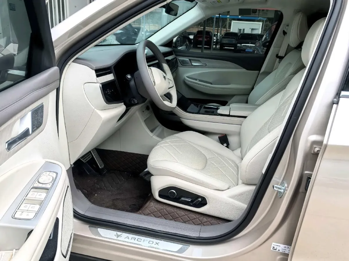 2025 ARCFOX αT6 BEV,autocango,china used car exporter,china ev exporter,chinese used car exporter,chinese used ev exporter