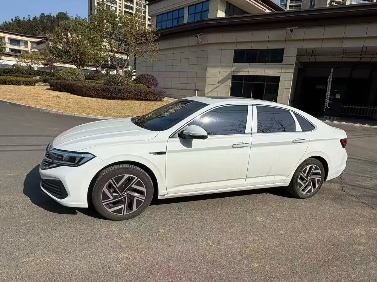 2025 Volkswagen Sagitar 1.5T 160HP L4 7DCT