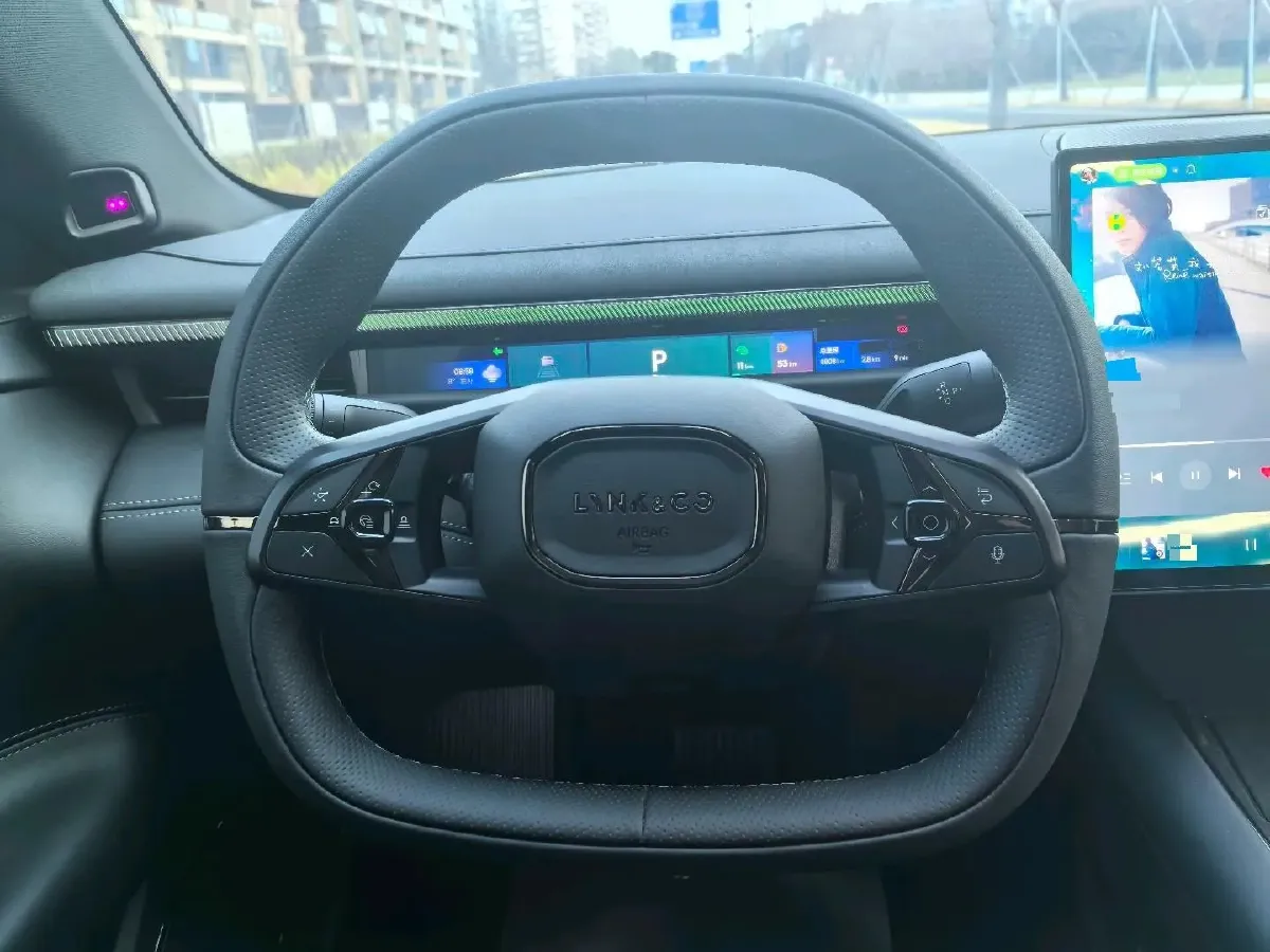 2025 LYNK&CO 10 EM-P 1.5T 163HP L4 3DHT PHEV,autocango,china used car exporter,china ev exporter,chinese used car exporter,chinese used ev exporter