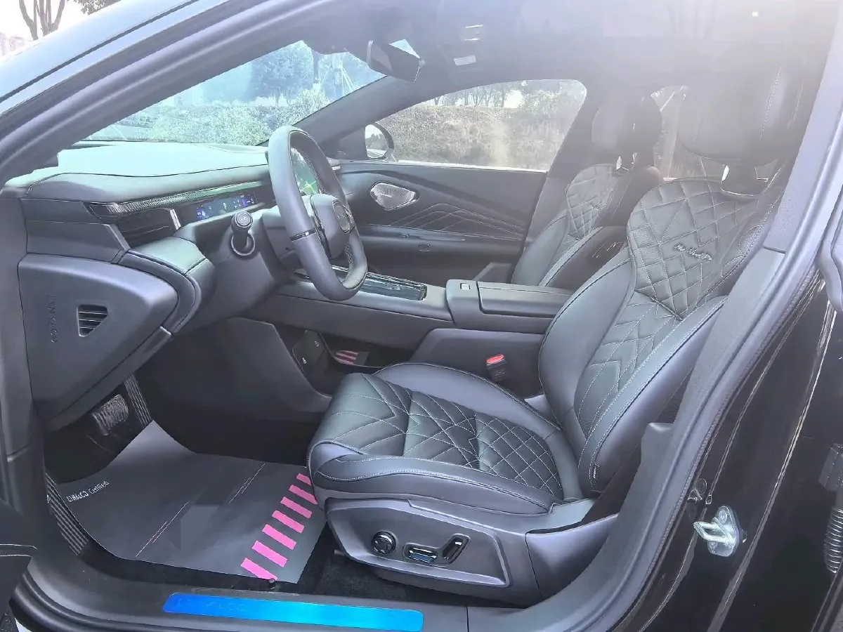 2025 LYNK&CO 10 EM-P 1.5T 163HP L4 3DHT PHEV,autocango,china used car exporter,china ev exporter,chinese used car exporter,chinese used ev exporter