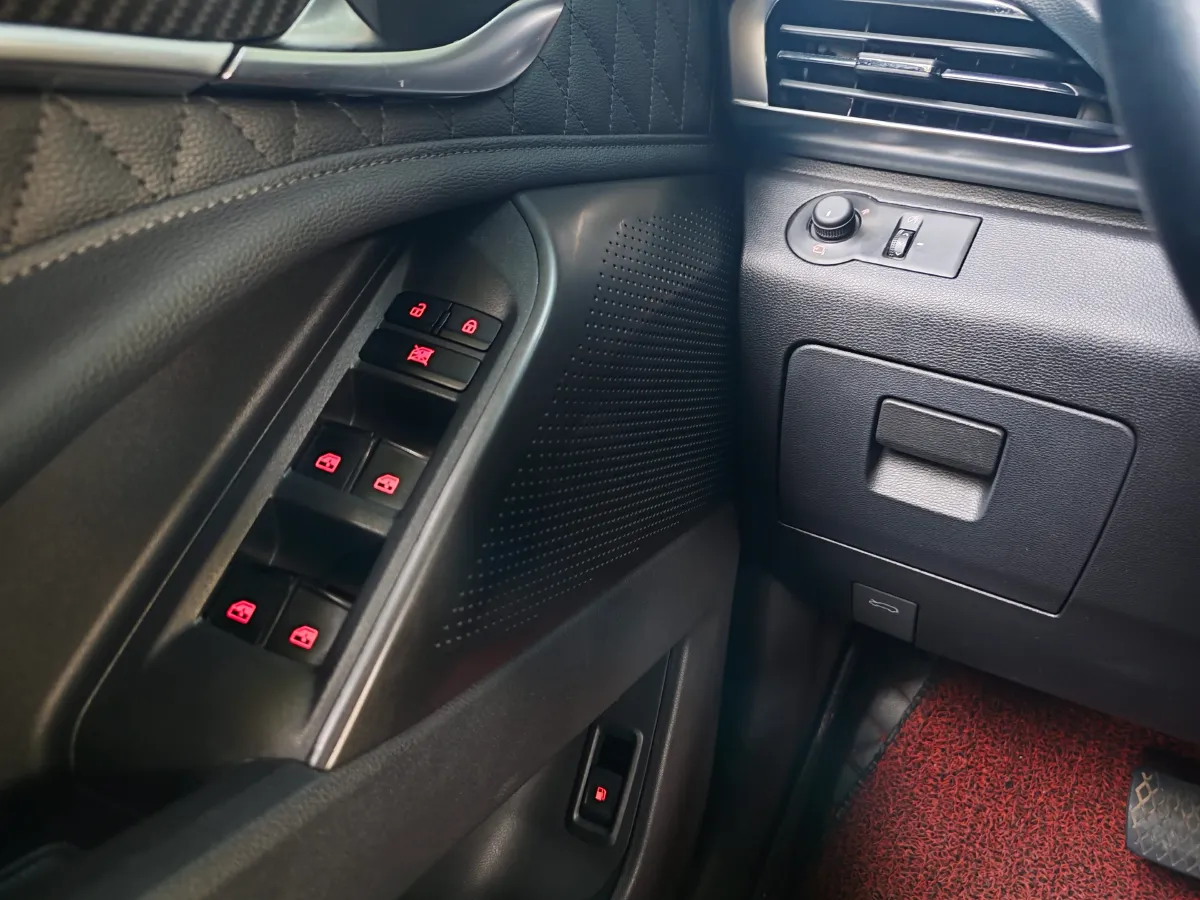 2021 MAXUS D90 Pro 2.0T 163HP L4 8AT,autocango,china used car exporter,china ev exporter,chinese used car exporter,chinese used ev exporter