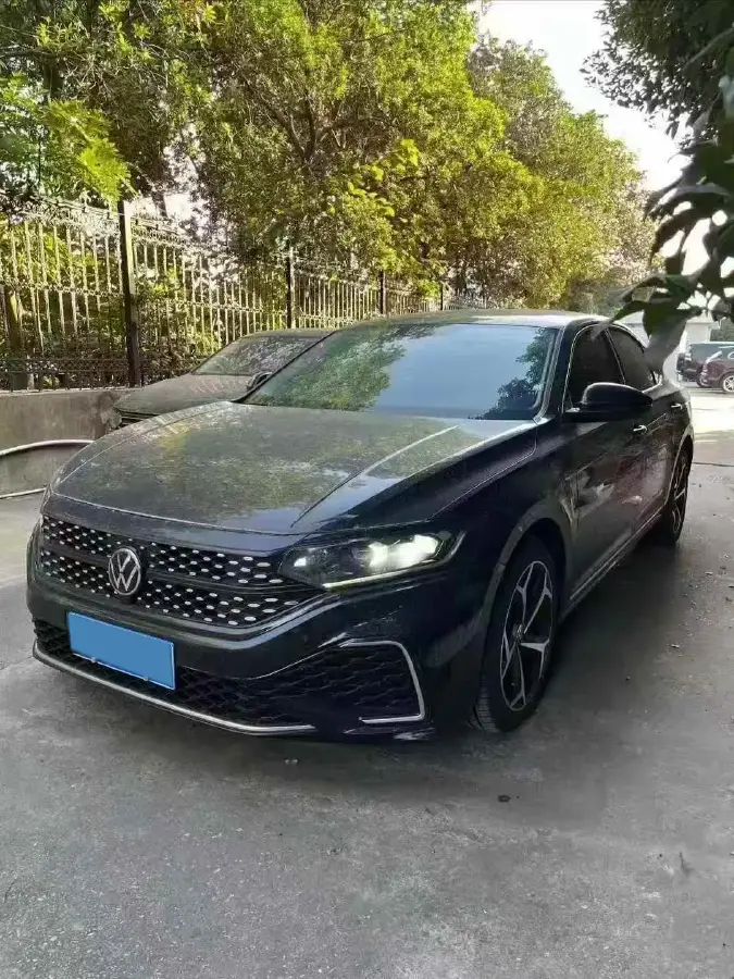 2024 Volkswagen Passat 2.0T 186HP L4 7DCT