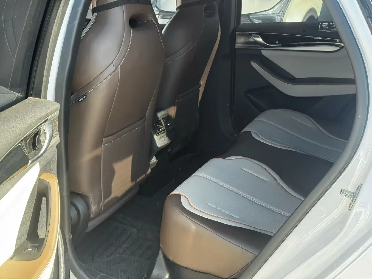 2025 BYD e7 BEV,autocango,china used car exporter,china ev exporter,chinese used car exporter,chinese used ev exporter