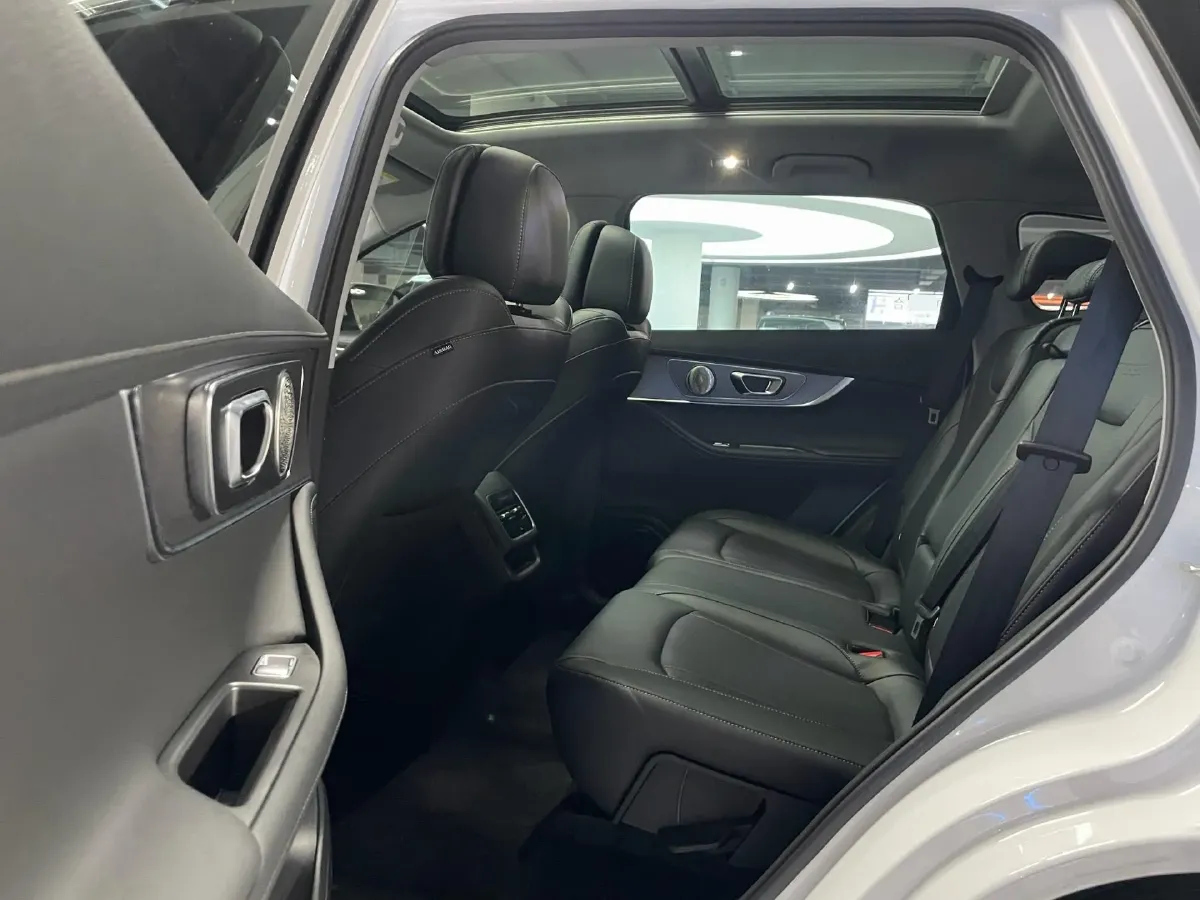 2024 Chery Tiggo 8 Plus 1.6T 197HP L4 7DCT,autocango,china used car exporter,china ev exporter,chinese used car exporter,chinese used ev exporter