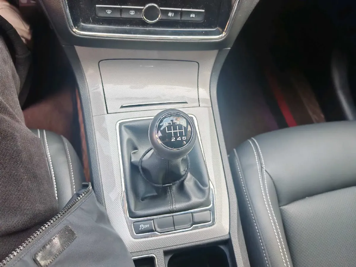 2020 Dongfeng YuFeng P16 2.4T 218HP L4 6MT,autocango,china used car exporter,china ev exporter,chinese used car exporter,chinese used ev exporter