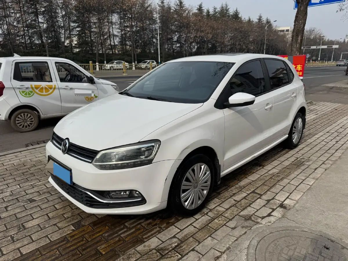 2016 Volkswagen Polo 1.6L 110HP L4 6AT