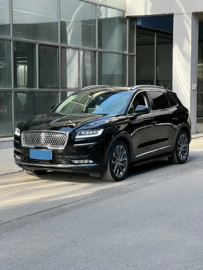 2021 Lincoln Nautilus 2.0T 245HP L4 8AT