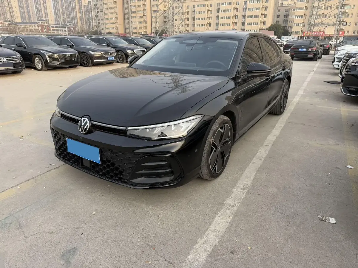 2025 Volkswagen Passat 2.0T 220HP L4 7DCT