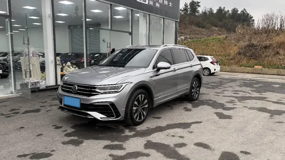 2023 Volkswagen Tiguan L 2.0T 186HP L4 7DCT