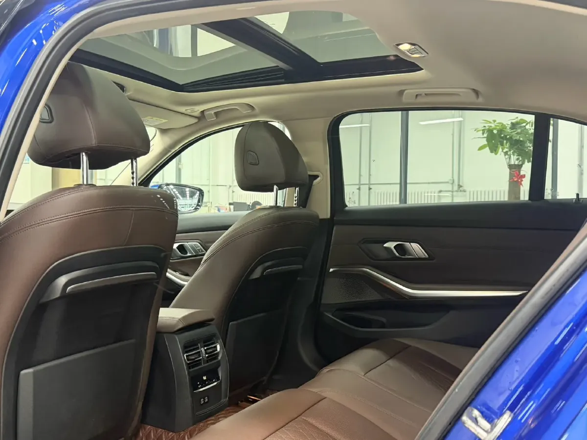 2022 BMW 3 Series 2.0T 156HP L4 8AT,autocango,china used car exporter,china ev exporter,chinese used car exporter,chinese used ev exporter