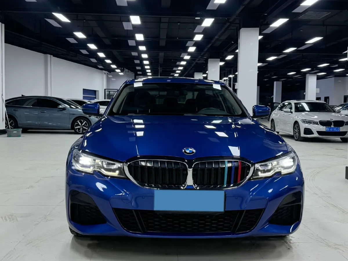 2022 BMW 3 Series 2.0T 156HP L4 8AT,autocango,china used car exporter,china ev exporter,chinese used car exporter,chinese used ev exporter