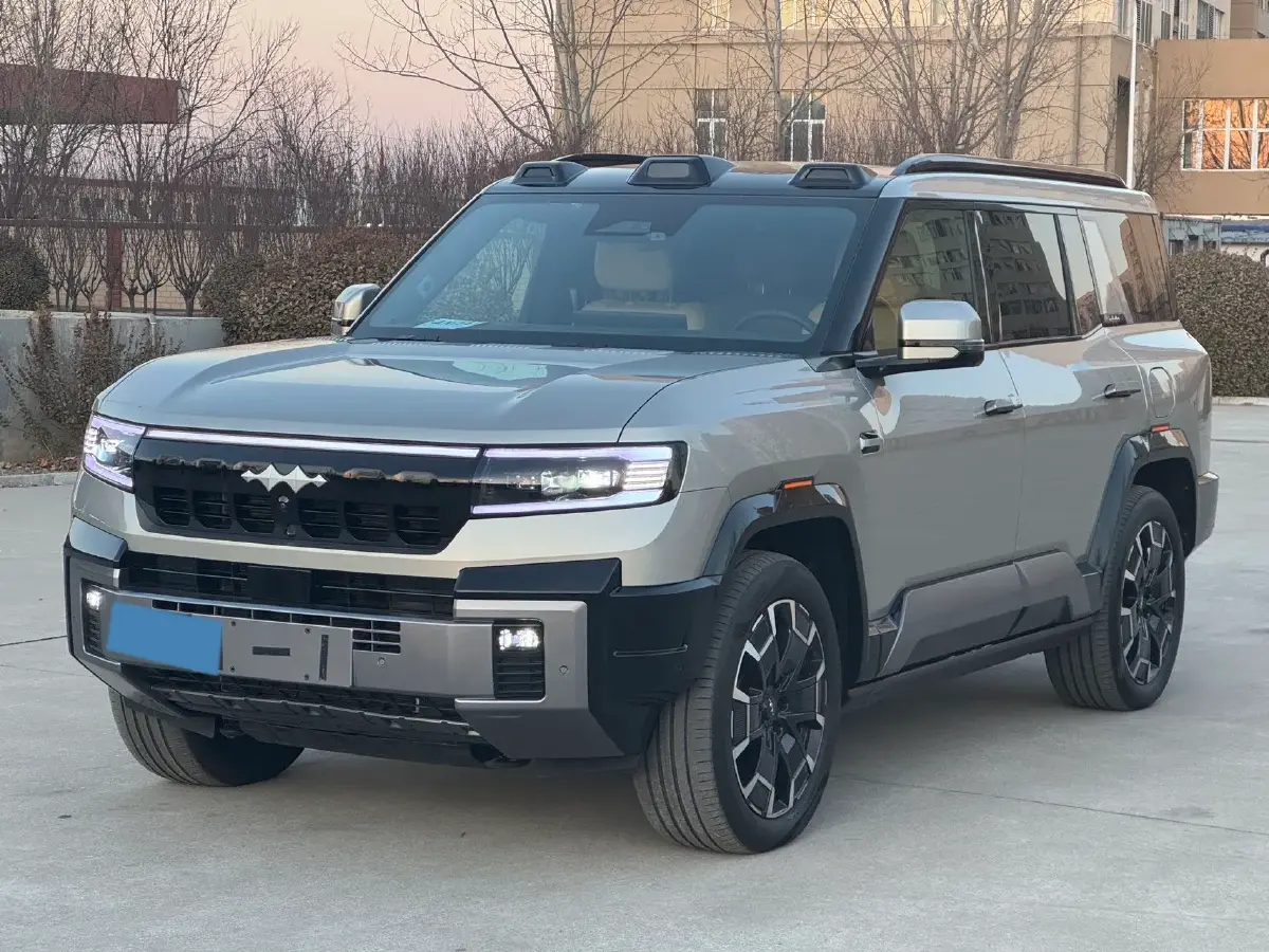 2025 FangChengBao Bao 8 2.0T 245HP L4 E-CVT PHEV 36.8KWH