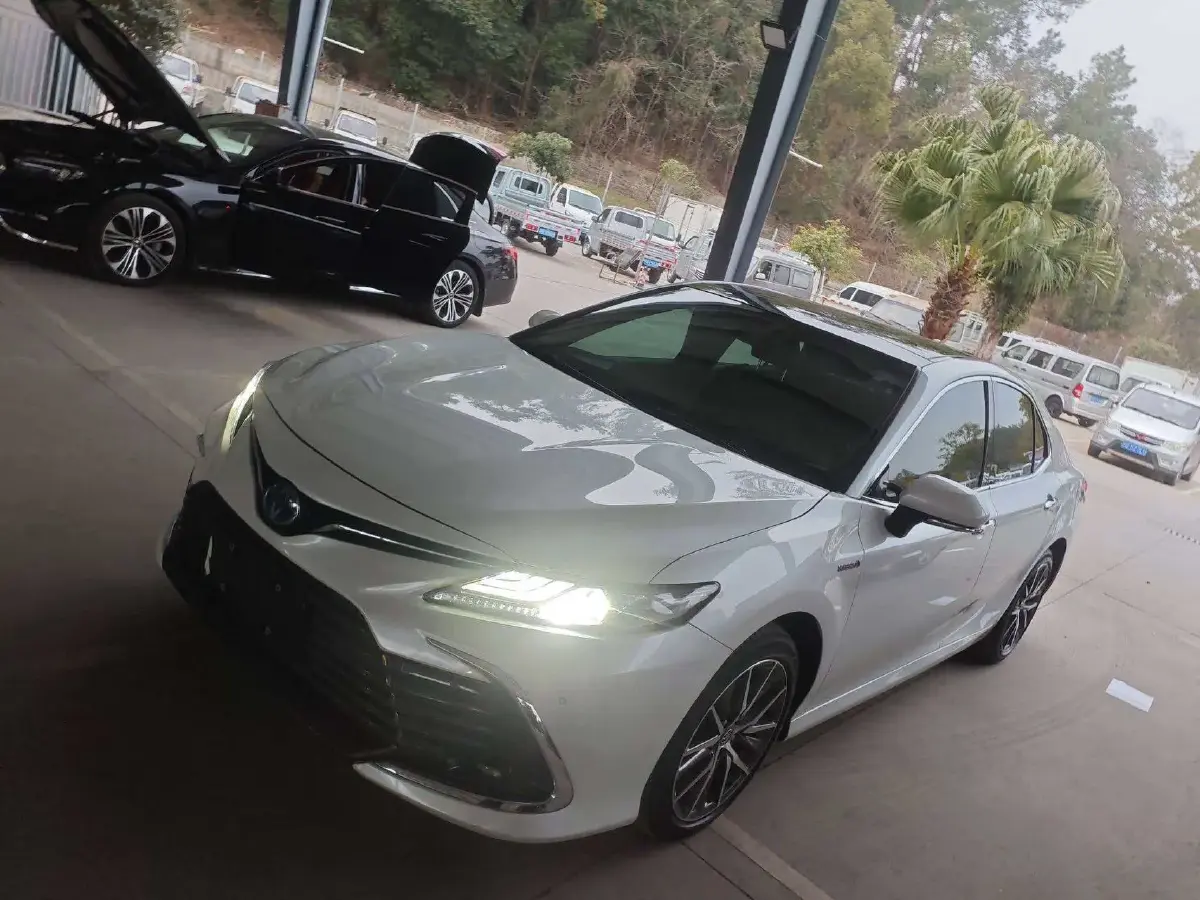 2021 Toyota Camry 2.5L 178HP L4 E-CVT Hybrid