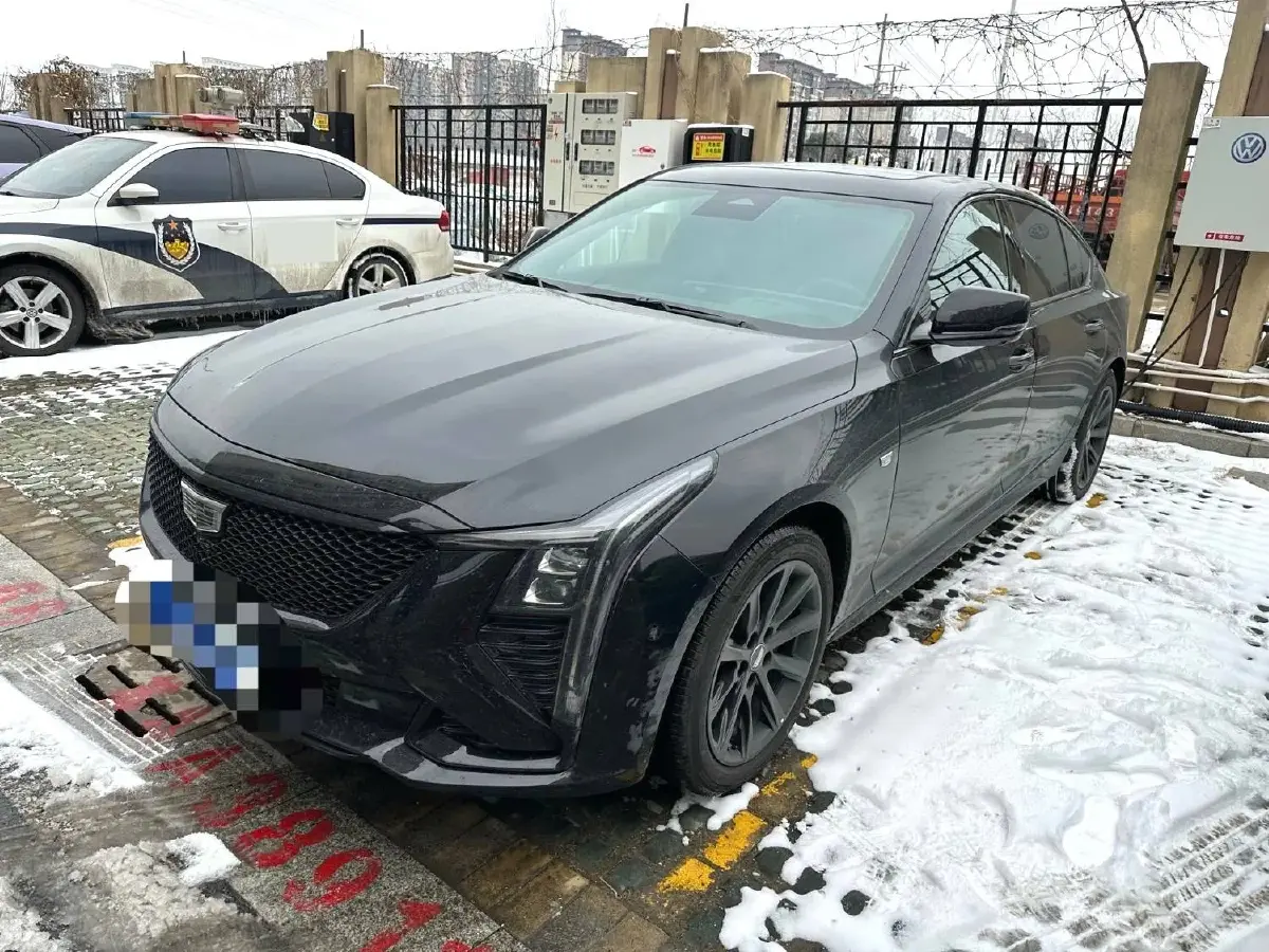 2025 Cadillac CT5 2.0T 237HP L4 10AT