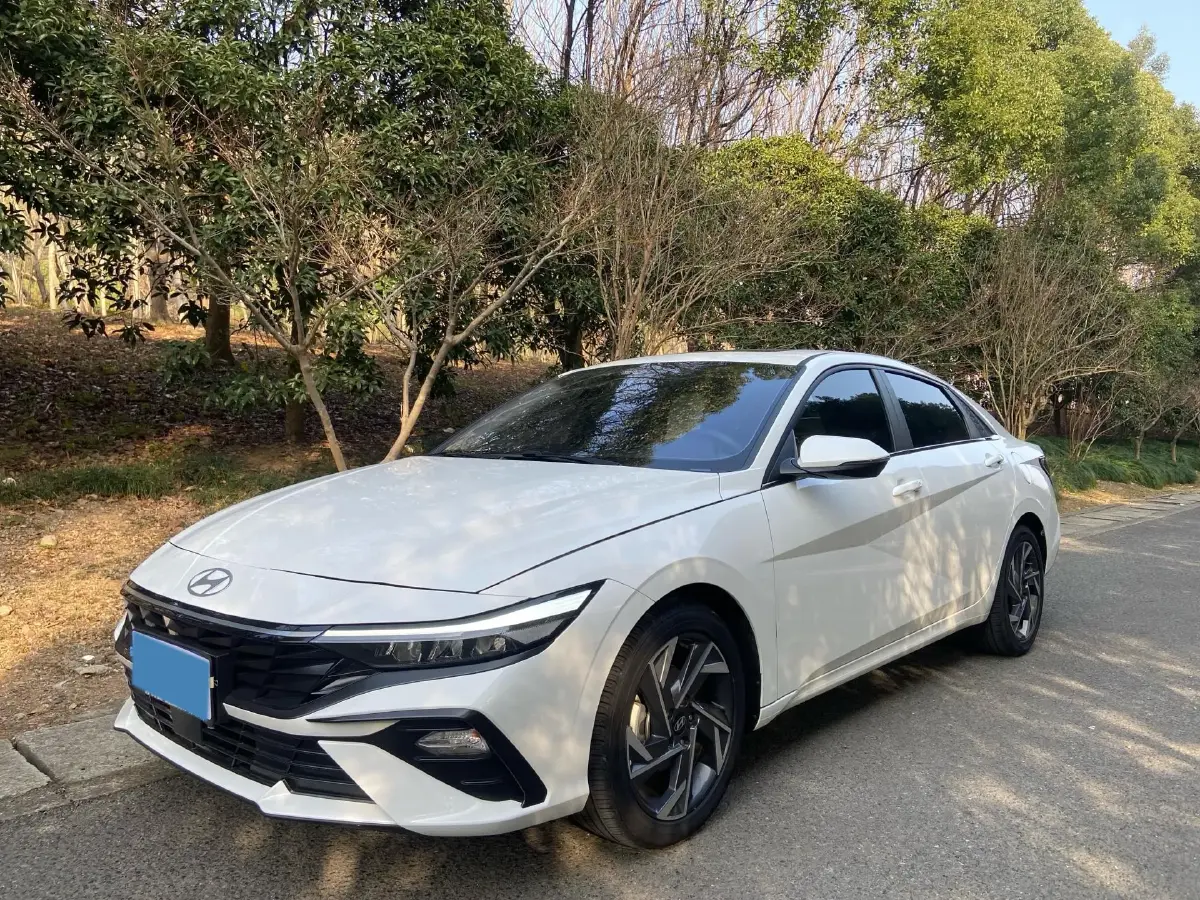 2022 Hyundai Elantra 1.5L 115HP L4 CVT